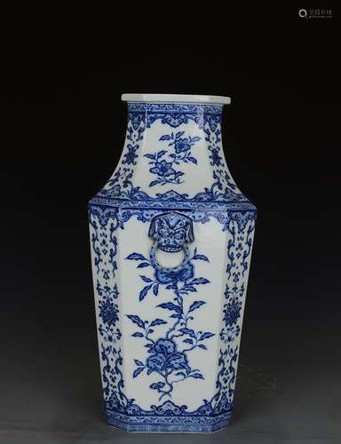 A Chinese Blue and White Floral Porcelain Utensil