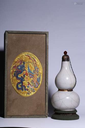 A Chinese Royal Kiln Porcelain Gourd-shaped Vase