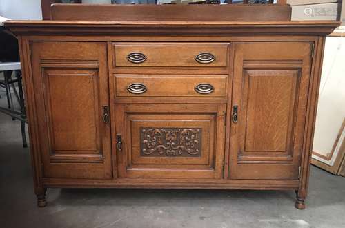 A LATE VICTORIAN OAK SIDEBOARD