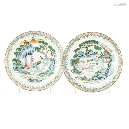 Pair of deep figural dishes in chinese porcelain,