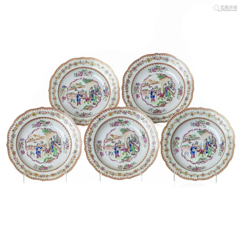 Five Mandarin soup plates in Chinese porcelain,