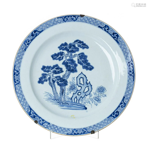 Large plate in Chinese porcelain