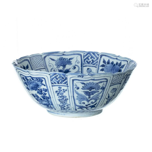 Chinese porcelain punch bowl, Ming