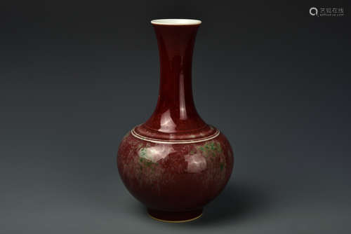 A PEACH BLOOM DECORATIVE VASE QING DYNASTY