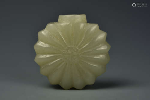A WHITE JADE SNUFF BOTTLE QING DYNASTY