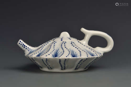 A BLUE AND WHITE TEAPOT TONGZHI PERIOD