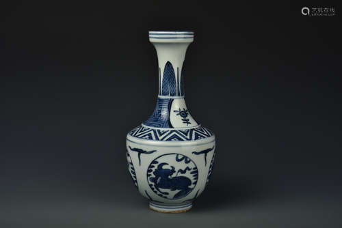 A BLUE AND WHITE VASE QING DYNASTY