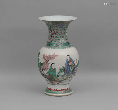 A FAMILLE VERTE DECORATIVE VASE QING DYNASTY