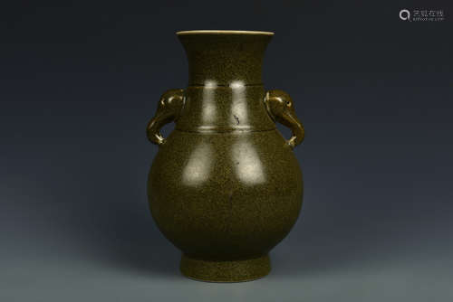 A TEA-DUST ZUN VASE QING DYNASTY