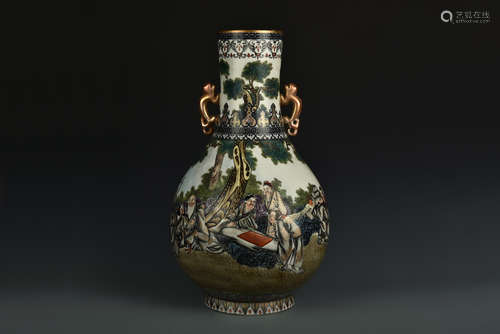 A FAMILLE ROSE VASE QING DYNASTY