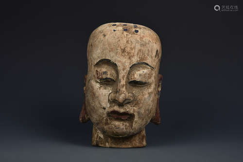 A CARVED WOODEN BUDDHA HEAD QING DYNASTY