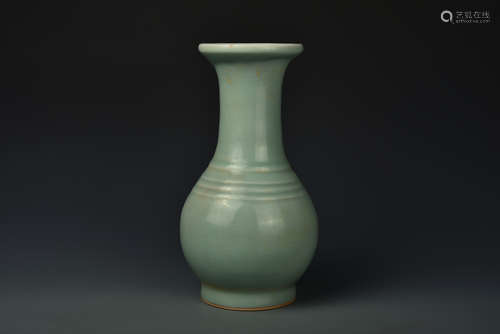 A LONGQUAN CELADON VASE MING DYNASTY