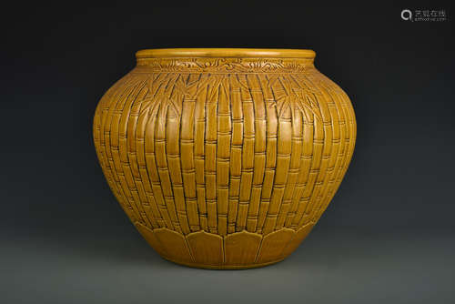 A YELLOW GLAZED JAR QING DYNASTY