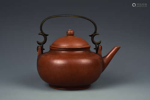 A YIXING GLAZED TEAPOT QING DYNASTY