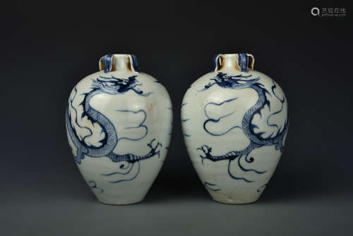 PAIR BLEU AND WHITE VASES