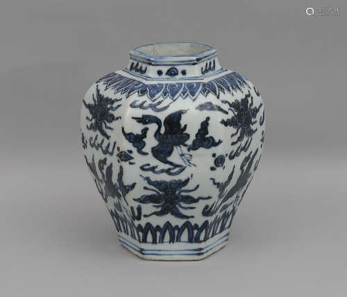 A BLUE AND WHITE JAR JIAJING PERIOD