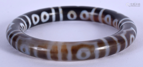 A CHINESE TIBETAN AGATE BANGLE. 8 cm wide.