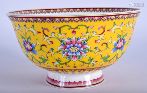 A CHINESE PORCELAIN BOWL 20th Century. 11 cm …