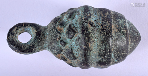 A CHINESE BRONZE WEIGHT. 7 cm long.