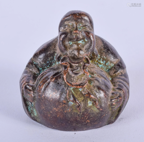 A CHINESE BRONZE BUDDHA. 3.25 cm x 3.25 cm.