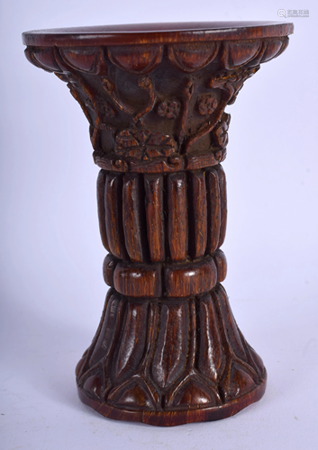 AN EARLY 20TH CENTURY CHINESE CARVED …