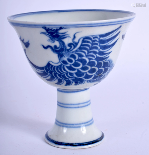 A CHINESE BLUE AND WHITE STEM CUP. 8.5 cm hi…