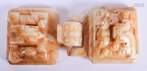 A CHINESE CARVED MUTTON JADE BELT BUCKLE …