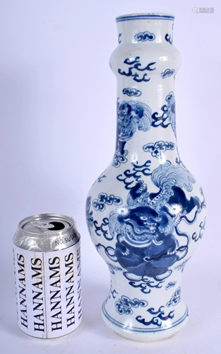 A 19TH CENTURY CHINESE BLUE AND WHITE B…