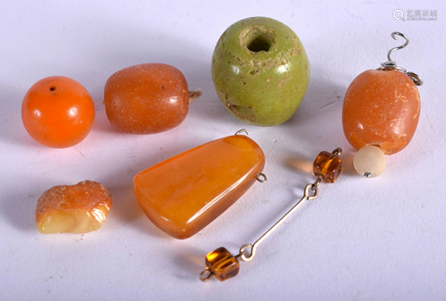 VINTAGE AMBER BEADS. 34 grams. (qty)