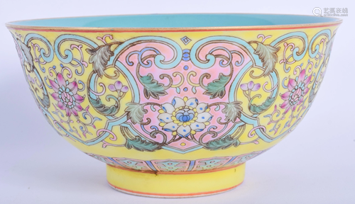 A CHINESE FAMILLE ROSE PORCELAIN BOWL 20th…