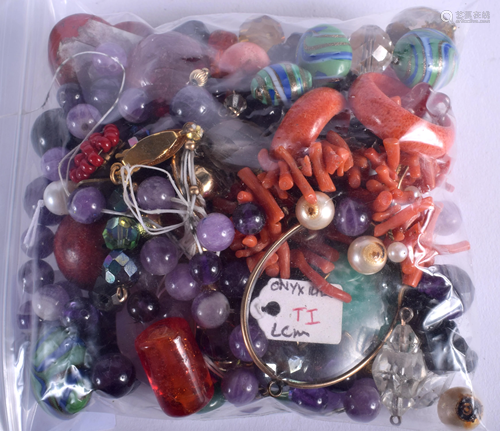 VINTAGES HARDSTONE BROOCHES etc. (qty)