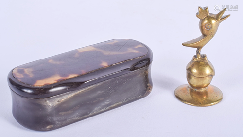 A VICTORIAN SNUFF BOX together with a seal. (2)