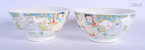 A PAIR OF CHINESE FAMILLE ROSE BOWLS 20th C…