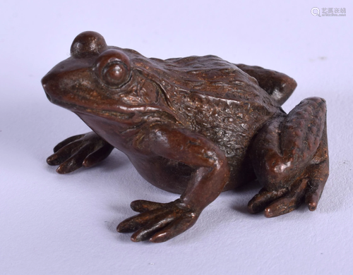 A JAPANESE BRONZE TOAD OKIMONO. 4.5 cm w…