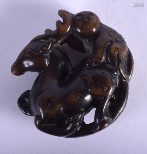 A CHINESE JADE STAG ROUNDEL. 4 cm wide.