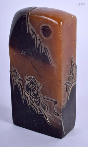 AN EARLY 20TH CENTURY CHINESE CARVED …