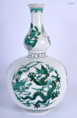 A CHINESE FAMILLE VERTE DOUBLE GOURD VASE …