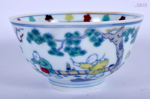 A CHINESE DOUCAI PORCELAIN TEABOWL 20th C…