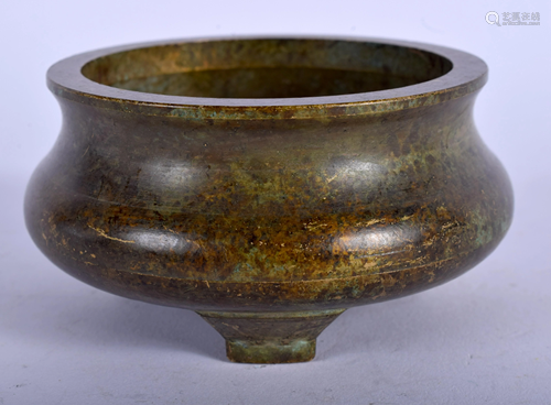 A CHINESE BRONZE CENSER. 6.5 cm wide.