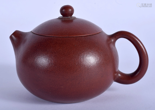 A CHINESE YIXING POTTERY TEAPOT AND COVE…