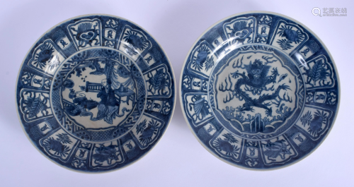 A PAIR OF CHINESE KRAAK STYLE BLUE AND WHI…