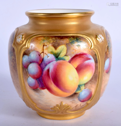 A ROYAL WORCESTER FRUIT PAINTED PORCELAIN V…