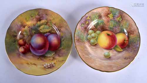 A NEAR PAIR OF ROYAL WORCESTER FRUIT PAINTED P…