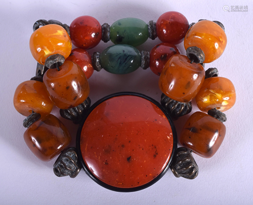 A VINTAGE AMBER AND JADEITE BRACELET.