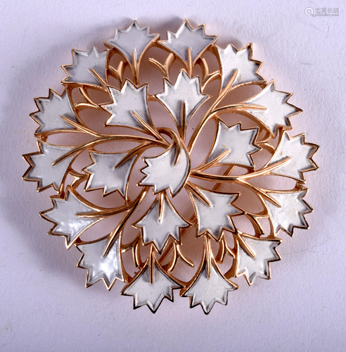 A TRIFARI COSTUME BROOCH. 5.5 cm wide.