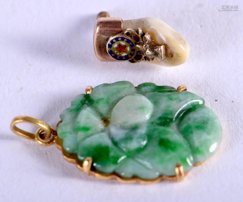 A GOLD AND JADEITE PENDANT. (2)