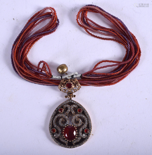 AN INDIAN NECKLACE. Pendant 4 cm x 3 cm.