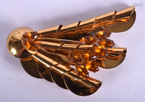 A VINTAGE SILVER GILT BROOCH. 7 cm x 5 cm.