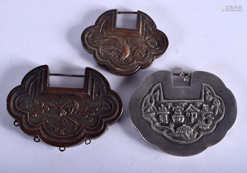 THREE EARLY 20TH CENTURY CHINESE LOCKS. (3)