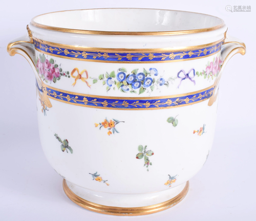 AN 18TH CENTURY FRENCH SEVRES PORCELAIN …